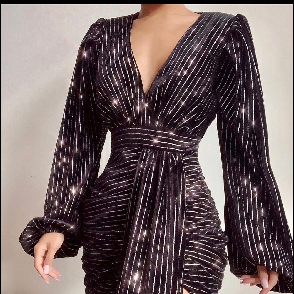 Miss circle dress. Brand new but without tag. So classy Medium size never worn